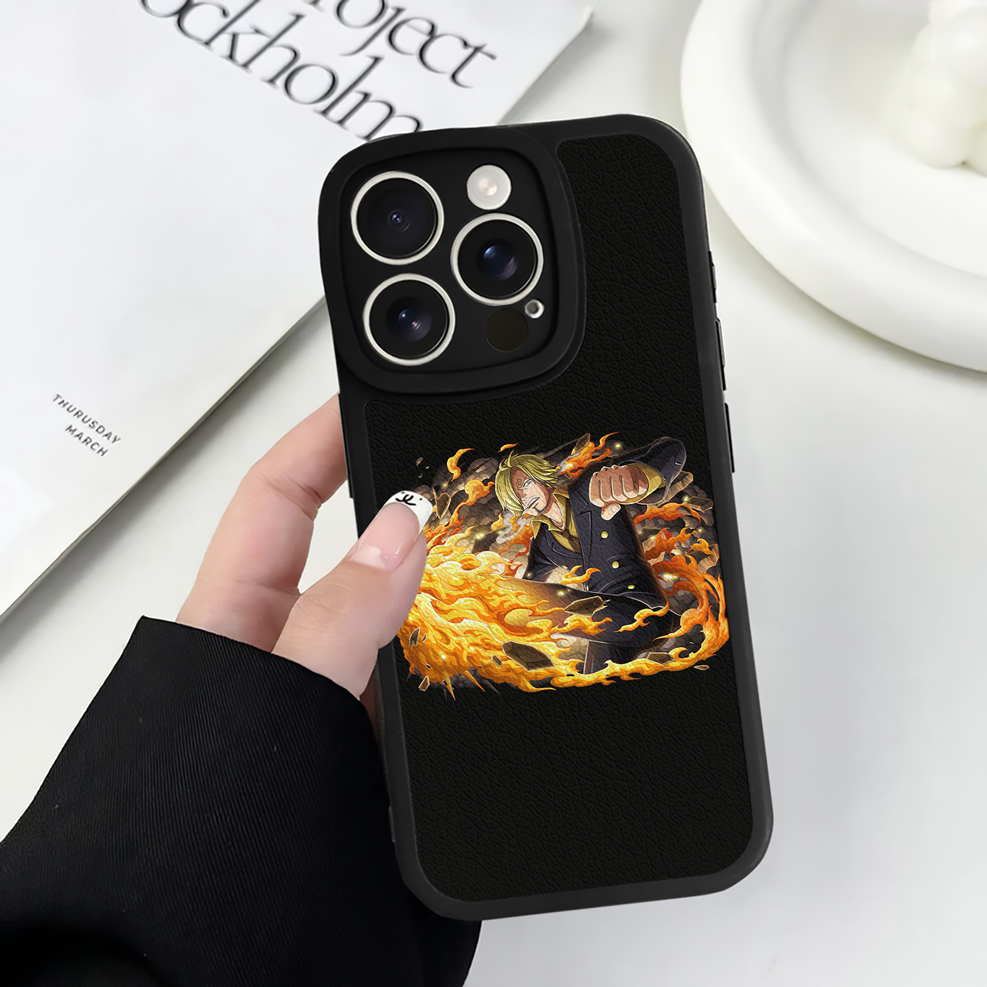 （画像用） ワンピース サンジ ONE PIECE Sanji 【iPhone 16シリーズ対応】シリコンスマホケース（レザー調） 材質：シリコン